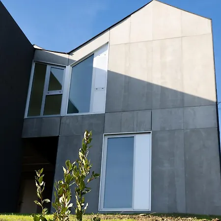 Umi Surf Yoga House Doniños